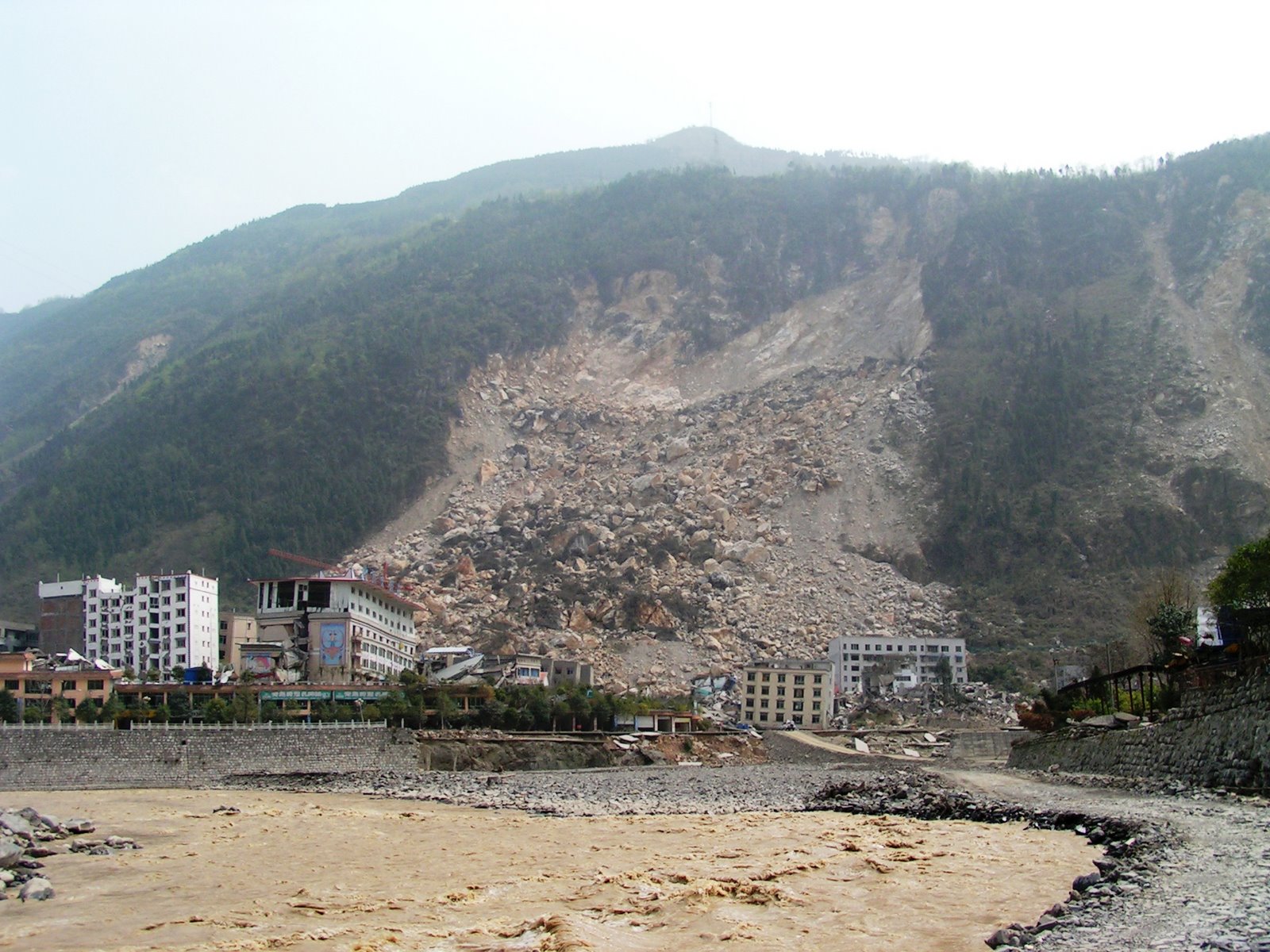 Fatalities from landslides in earthquakes