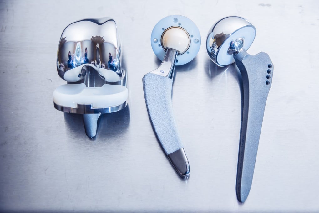 Čína predstavila prvý titánovo-meďový implantát, ktorý má znižovať riziko infekcie