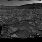 Curiosity zložila v Gale Crater 360-stupňovú panorámu povrchu Marsu Sol 4895: Right Navigation Camera, Cylindrical Projection