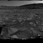 Curiosity zostavil 360-stupňovú panorámu Gale Crater z 34 snímok Navcam Sol 4897: Right Navigation Camera, Cylindrical Projection
