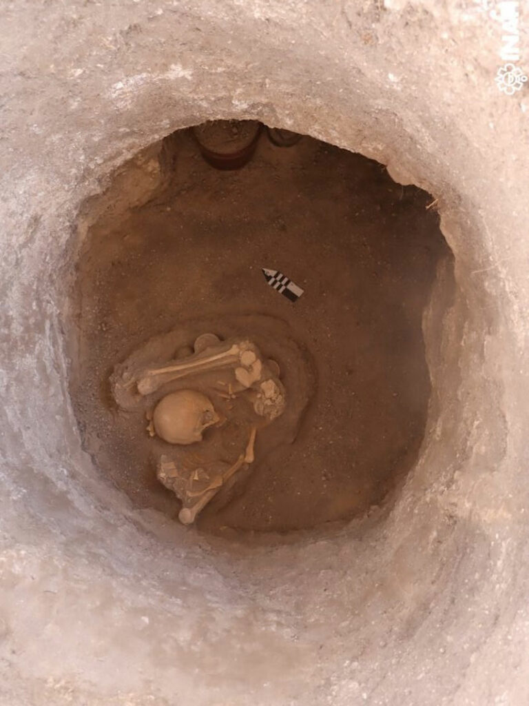 Burial, Tula, Mexico
