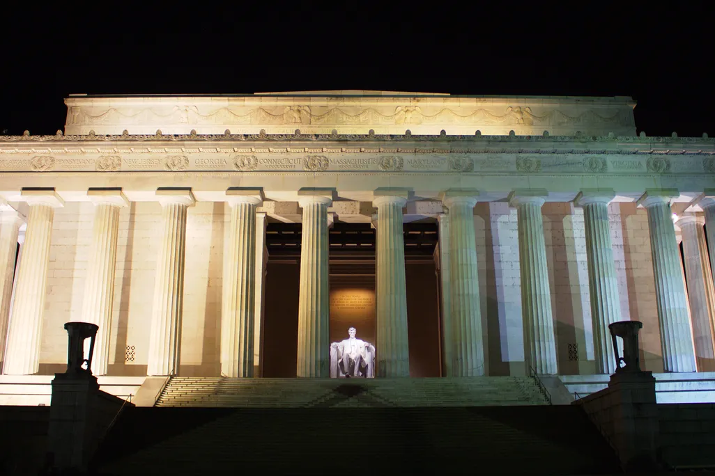An Illuminating New Museum Hidden Beneath the Lincoln Memorial Is Set to Open to the Public. Here’s What You Can Expect