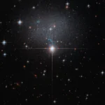 Hubble zachytil slabú nepravidelnú galaxiu ESO 490-017 Hubble Spies Faint Irregular Galaxy