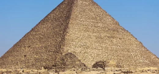 Nový výskum naznačuje, že Veľká pyramída v Gíze odoláva zemetraseniam aj vďaka svojmu tvaru a základu