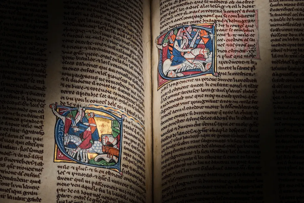 See the Stunning Medieval Manuscript Telling Tales of King Arthur, in Ink and Polished Gold, That’s Headed to Auction