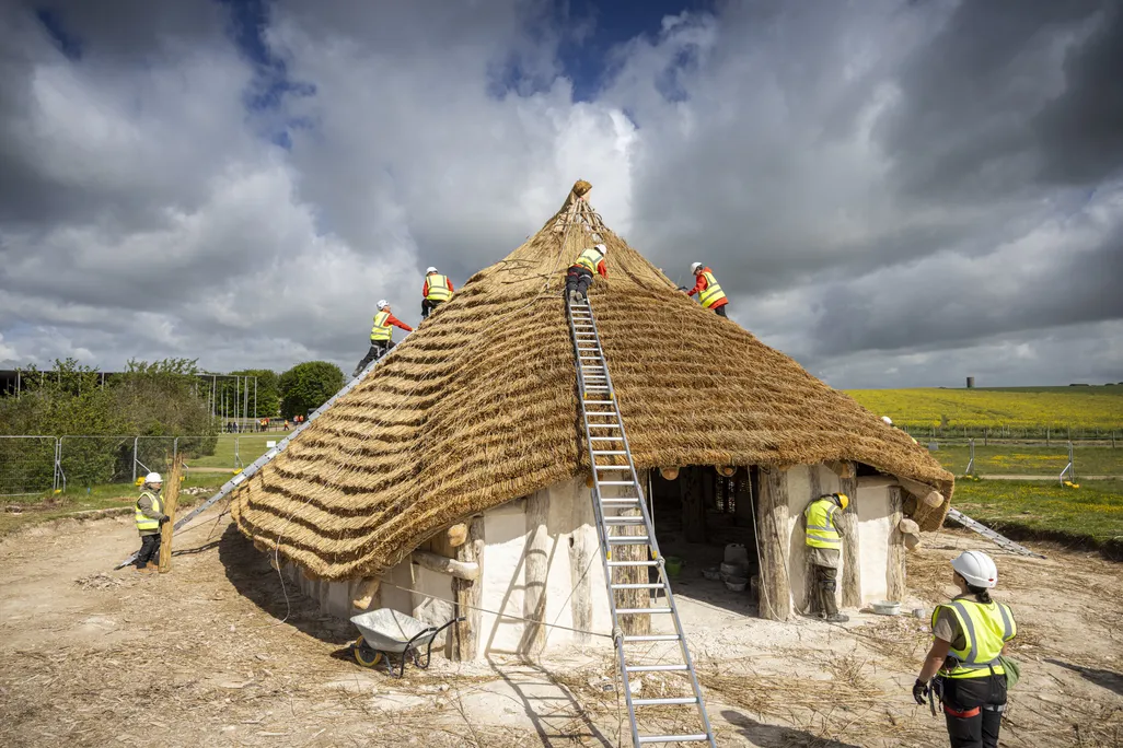 A 4,500-Year-Old Neolithic Hall Replica Rises at Stonehenge as Archaeologists and Volunteers Build With Prehistoric Tools and Techniques