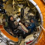 Kosmonauti sa pripravujú na výstup do vesmíru, ktorý má priniesť nové vedecké dáta z ISS Cosmonauts Prep for Spacewalk for Science Work Today on NASA+
