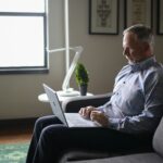 Ľudia nad 45 rokov môžu pri hľadaní práce narážať aj na predsudky AI Over 45 and looking for a job? AI thinks you might be too old