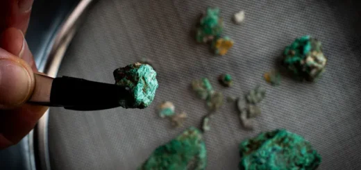 Zelené kamene v španielskej jaskyni môžu prezrádzať prácu s meďou už v praveku