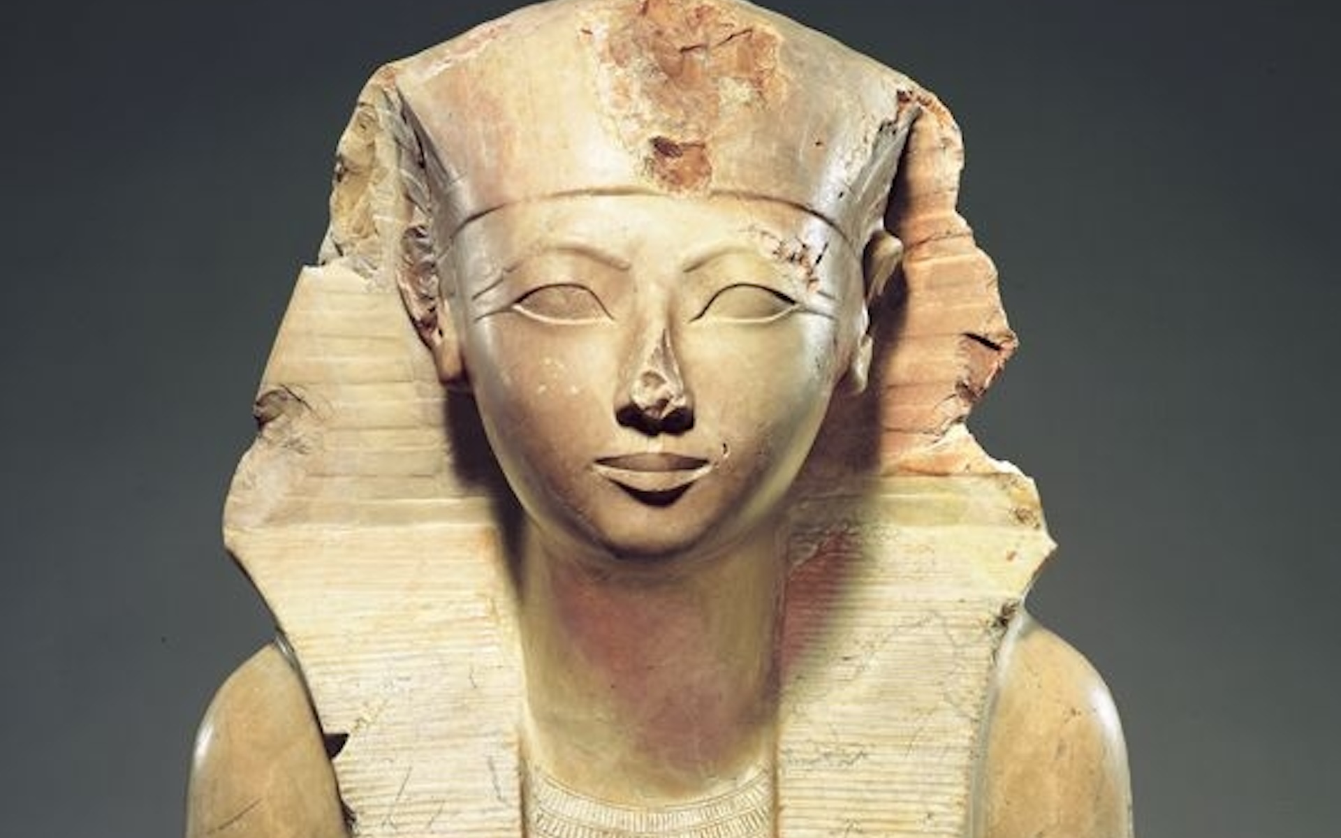 A statue of Hatshepsut dressed as a pharaoh