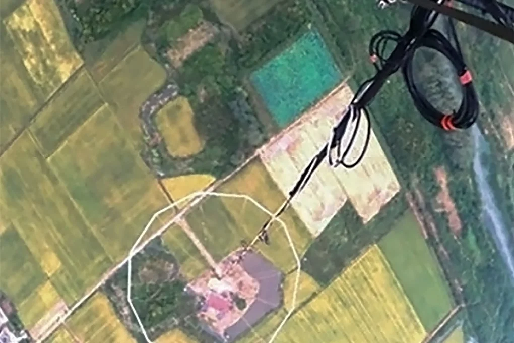 Čína otestovala vo vzduchu obrovské pole cievok. Systém by mohol pomôcť pri hľadaní ponoriek