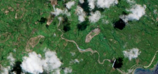Zosuvy po zemetrasení pri Mindanau si vyžiadali väčšinu obetí, satelit ukazuje rozsah škôd