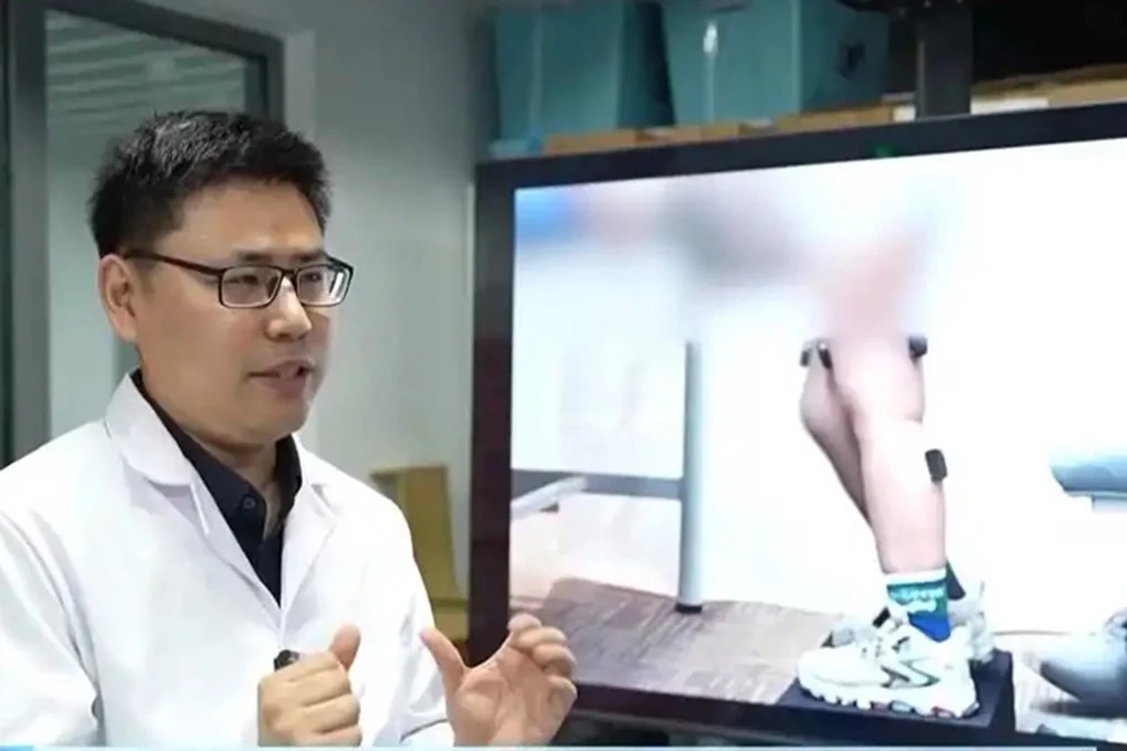 Chinese robot helps children with nerve disorder stand up for the first time