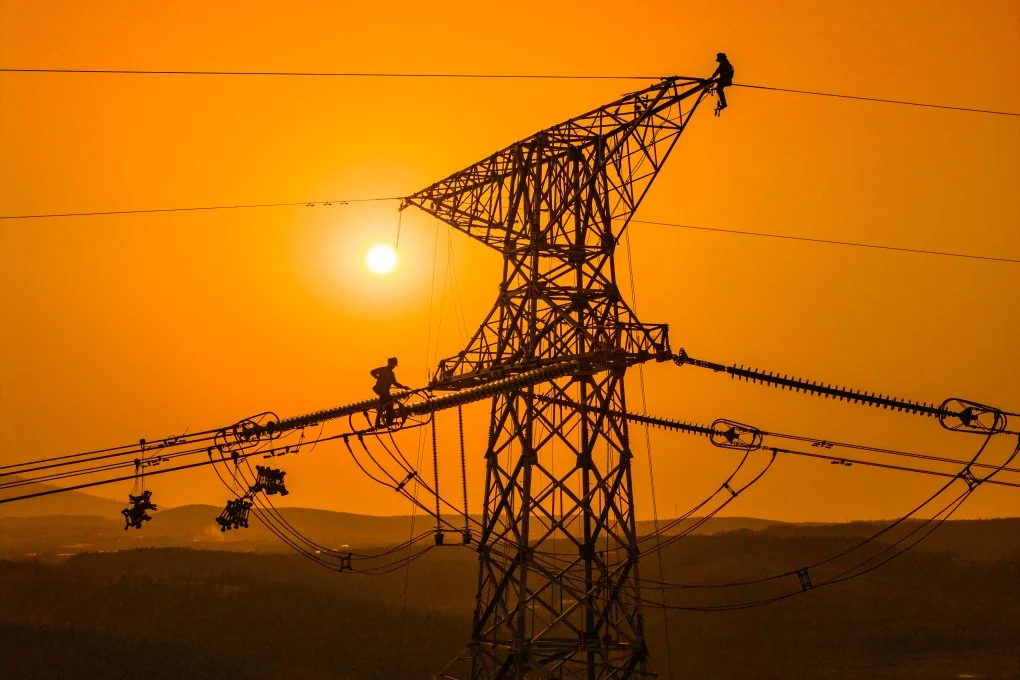 A new report says China’s “wasted” wind and solar energy stems from inflexible grid management that continues to position coal as a stabilising source of power and stymies a clean energy expansion. Photo: Xinhua