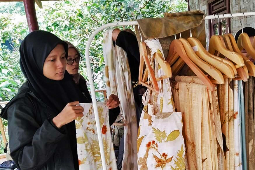 In Java, a women’s collective is helping save gibbons through forest-inspired textiles