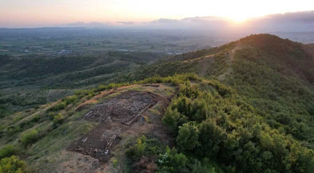 V Albánsku odkryli základy monumentálnej stavby v štýle gréckeho chrámu