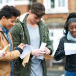 Pandemická známka pomohla súkromným školám aj znevýhodneným študentom, ukazuje štúdia z Cambridge Pandemic grade inflation strengthened university prospects for both private school and disadvantaged students