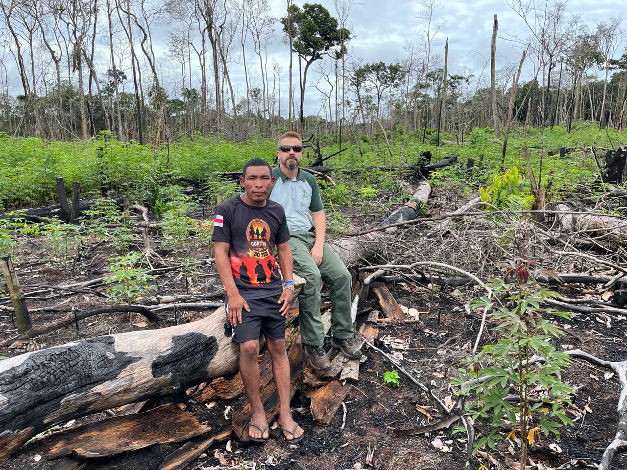 Federal prosecutor Daniel Luís Dalberto, cabinet head of the office for Indigenous peoples in voluntary isolation and of recent contact, sits with a Pirahã man in a cassava plantation inside the Pirahã Indigenous territory.
