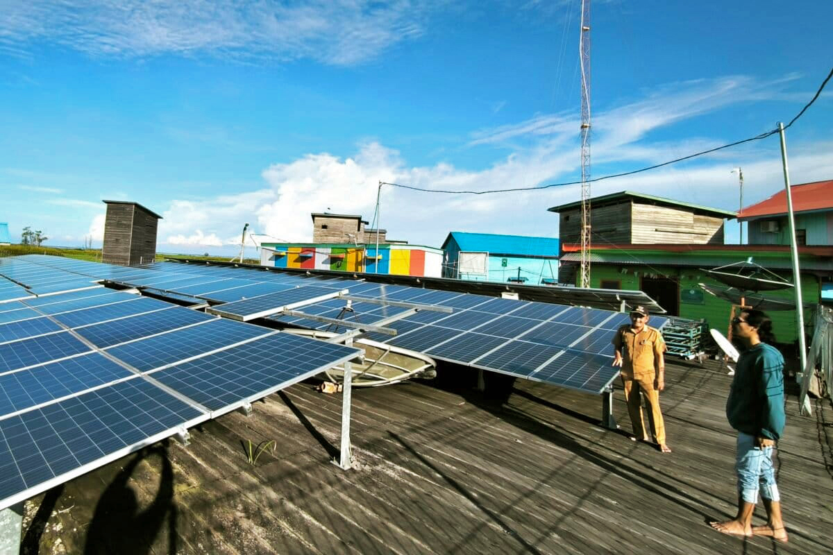 Solar power brings energy to rural Indonesia, but inequality remains
