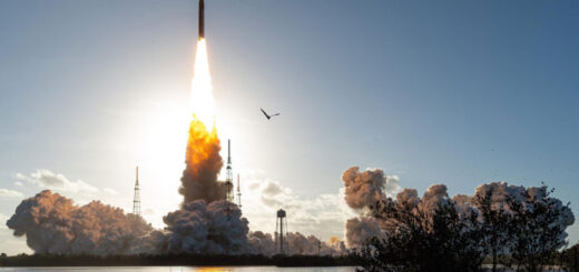 Rakety a návraty trosiek do atmosféry poškodzujú ozónovú vrstvu, ukazuje nová analýza