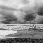 Historické záznamy ukazujú, že posun v načasovaní tajfúnov vo východnej Ázii zatiaľ zapadá do prirodzenej variability sea, beach, sand, nature, storm, clouds, weather, vigilance tower, landscape, black and white