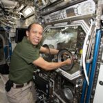 Na palube ISS skúmajú baktérie, chrupavku aj kovové materiály v beztiaži Bacteria, Cartilage, and Metal Tops Tuesday’s Research Aboard Station