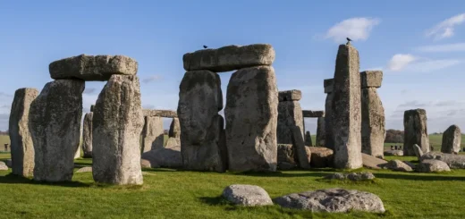 Oltárny kameň v Stonehenge zrejme nepriniesol ľad. Vedci skôr hovoria o cielenej preprave ľuďmi