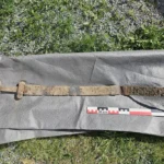 Šesťročný chlapec našiel v nórskom poli vikingský meč starý asi 1 200 rokov