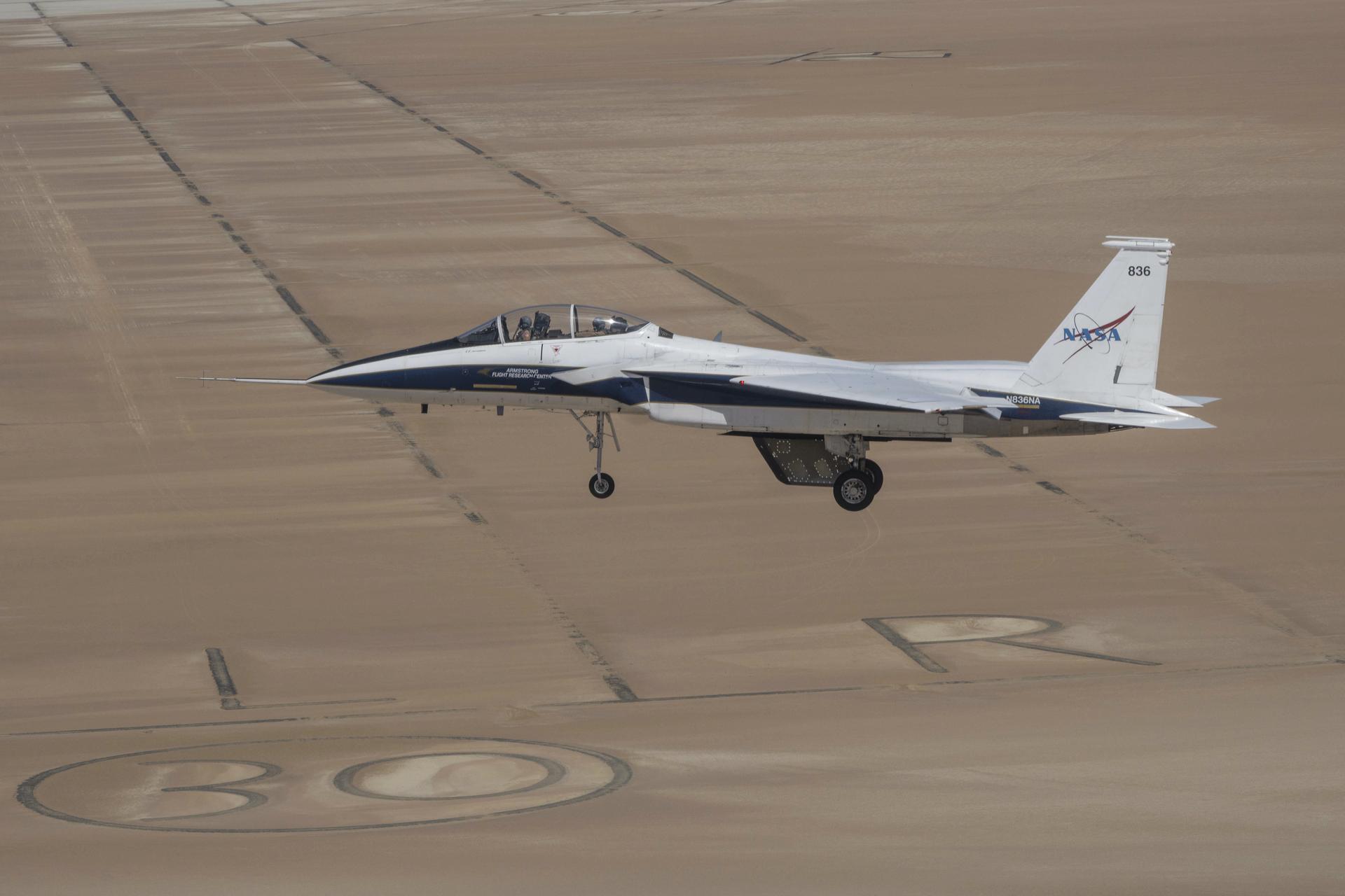 NASA Photographer Captures Images from F-18 Over Washington