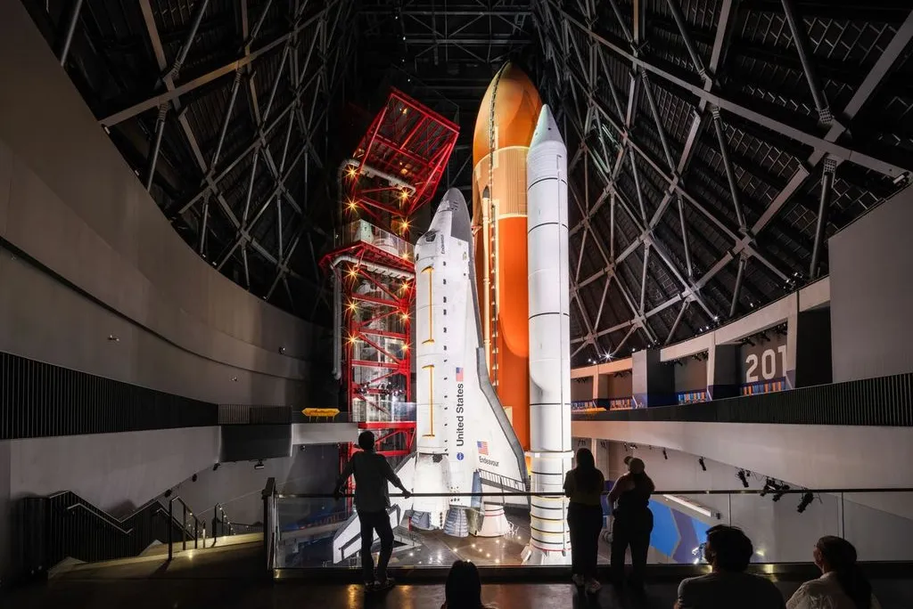 See the Space Shuttle ‘Endeavour’ in a Unique Vertical Display Before Its New Exhibition Launches at the California Science Center