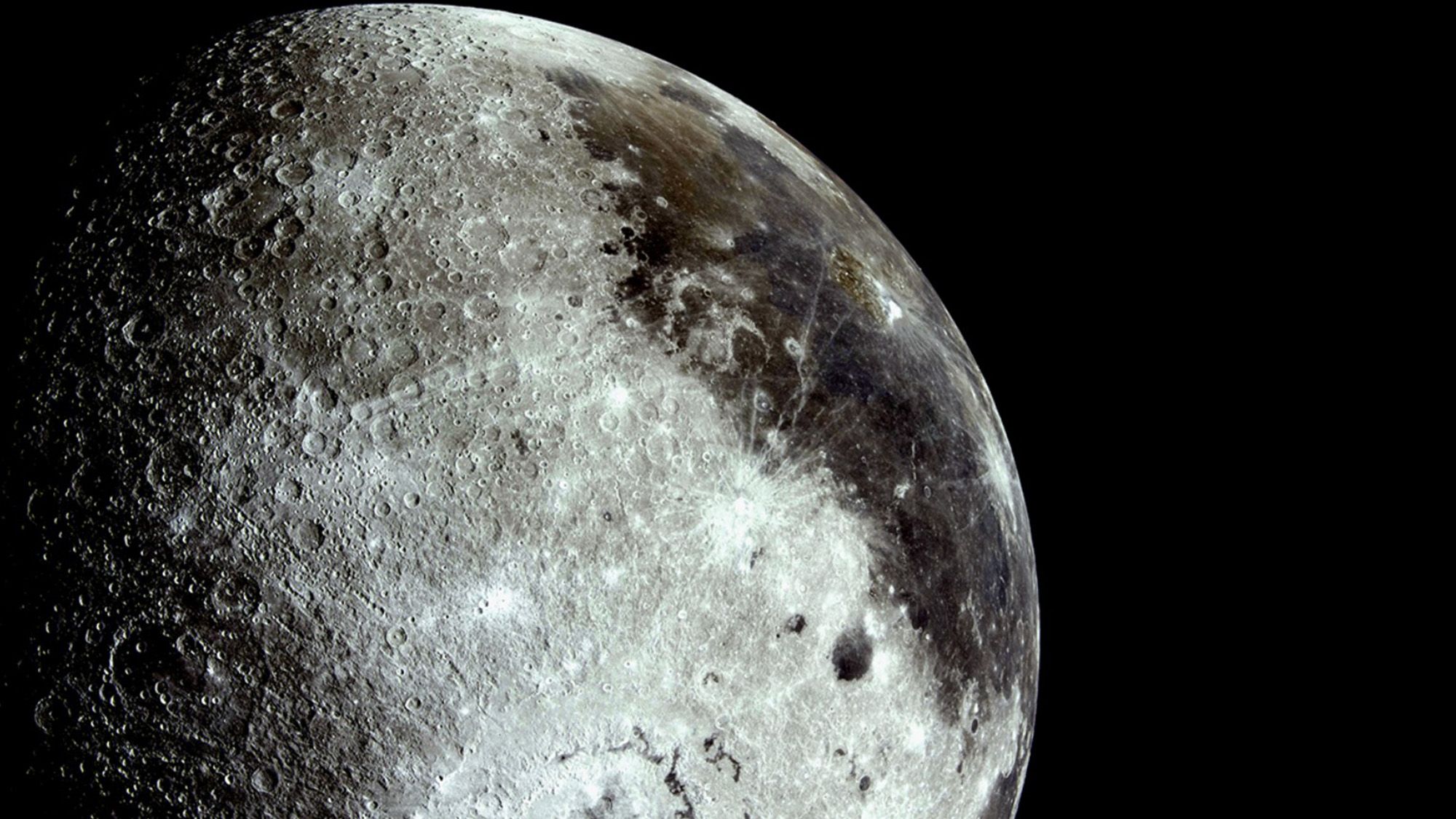 Farebná Mesiac, akú Zem nikdy nevidí: astronauti misie Artemis II hlásia žlté a močiarne zelené
