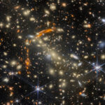 Webbov teleskop zachytil galaxie v kozmickom zrkadlovom dome Galaxies in a cosmic house of mirrors