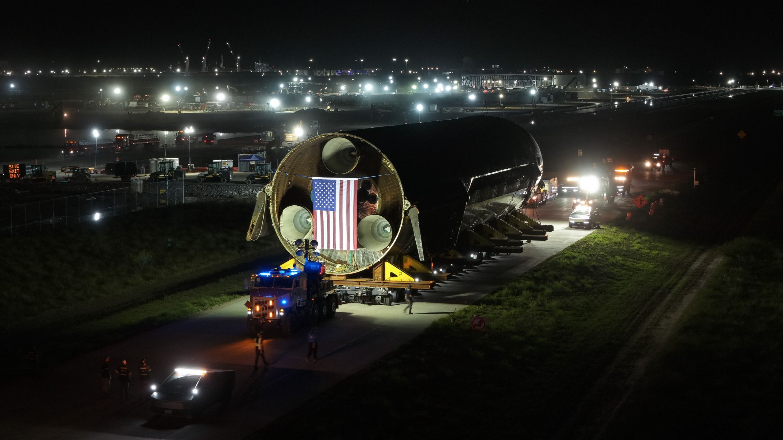 Starship 40 sa vrátil do Starbase. SpaceX po prvý raz skúma horný stupeň, ktorý prežil