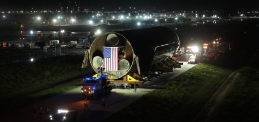 Starship 40 sa vrátil do Starbase. SpaceX po prvý raz skúma horný stupeň, ktorý prežil