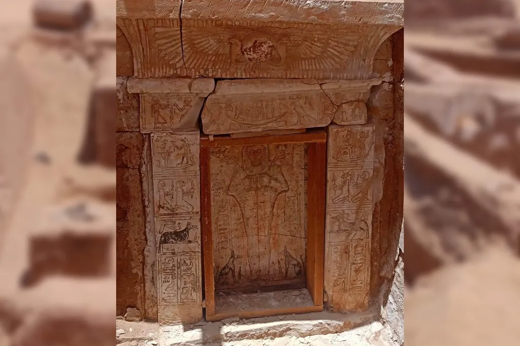 V egyptskej oáze Dakhla objavili hrobku s 1 700 rokov starou gréckou elegiou na otca