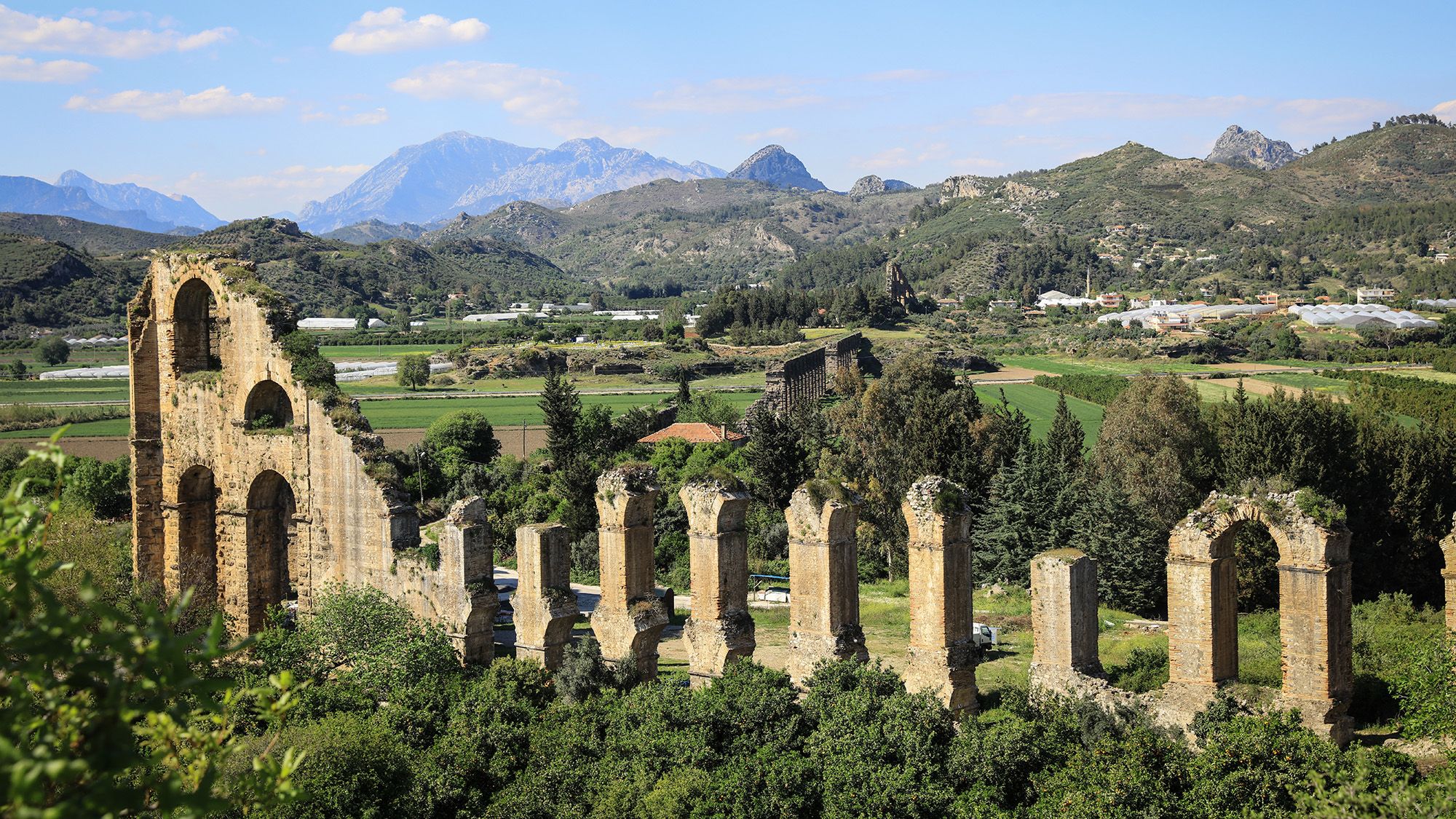 How did Roman aqueducts get water to go uphill?